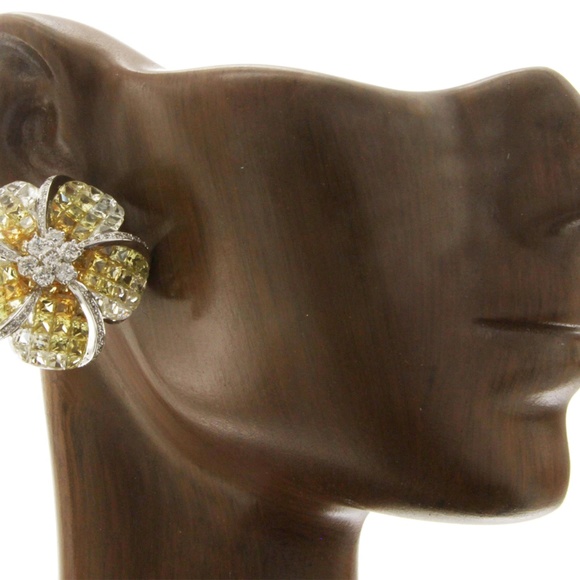 18k White Gold Diamonds Sapphire Flower Earring - Picture 5 of 5